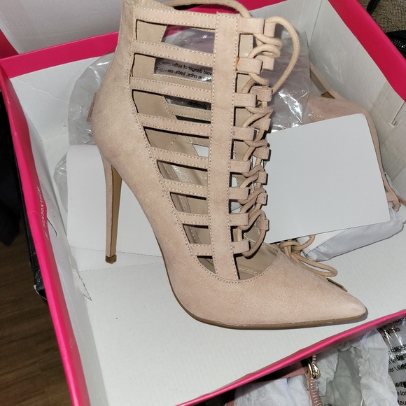 Blush heels - Picture 1 of 3